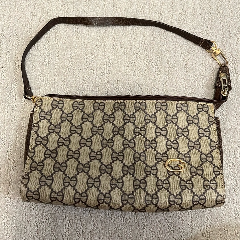 Brown leather pattern wristlet/clutch